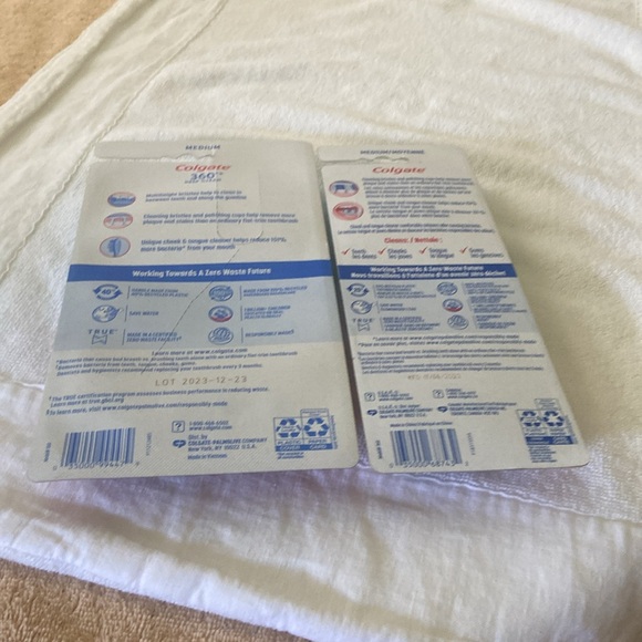 Colgate 360 Toothbrush - Picture 2 of 4